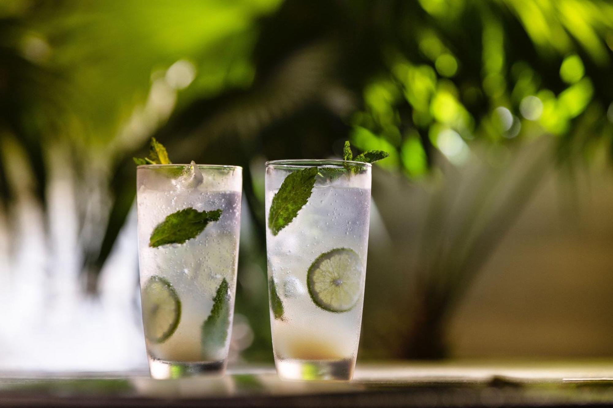 睡眠海滩圣玛尔塔万豪度假村 外观 照片 A caipirinha cocktail