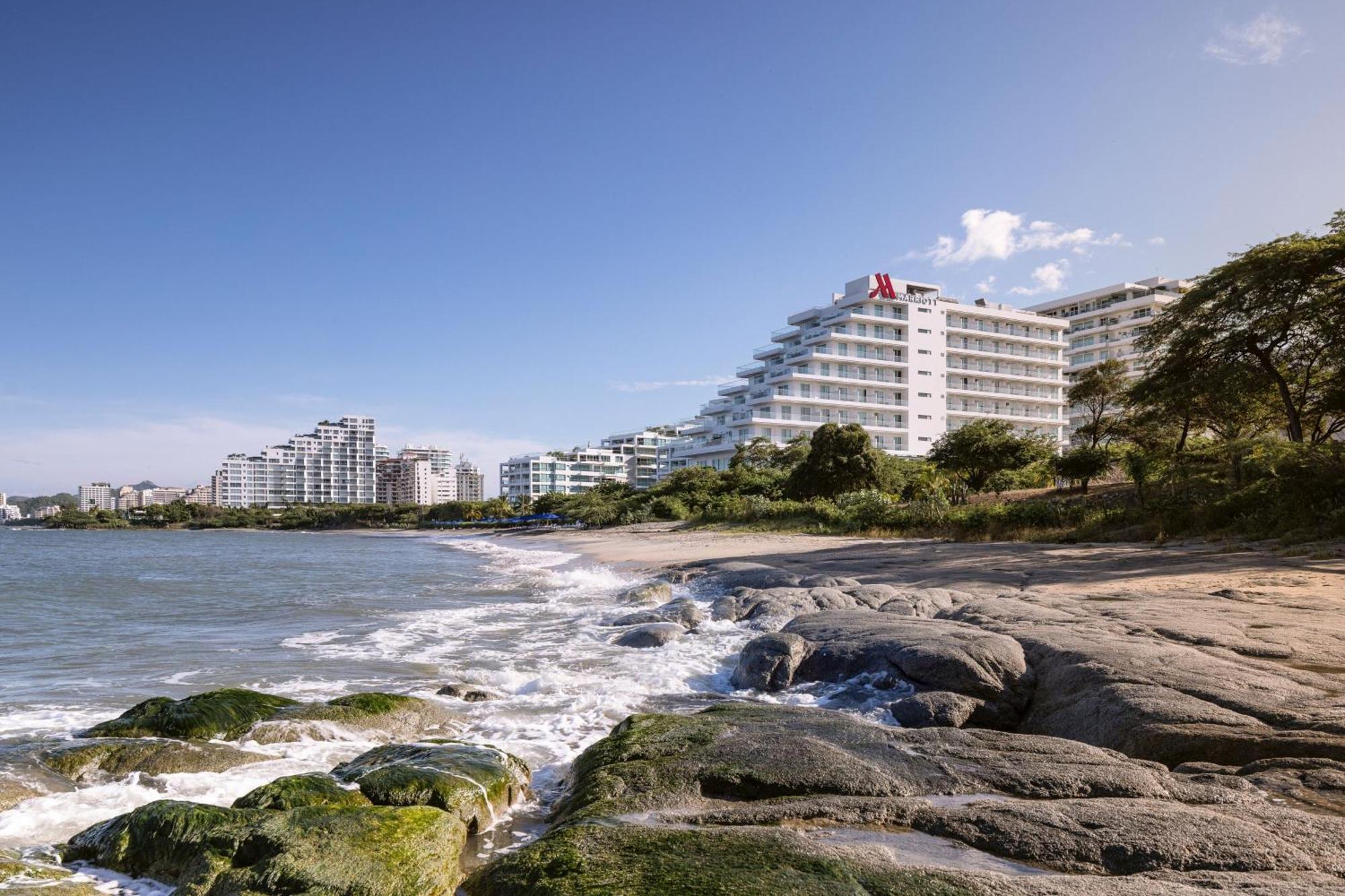 睡眠海滩圣玛尔塔万豪度假村 外观 照片 The hotel from the beach