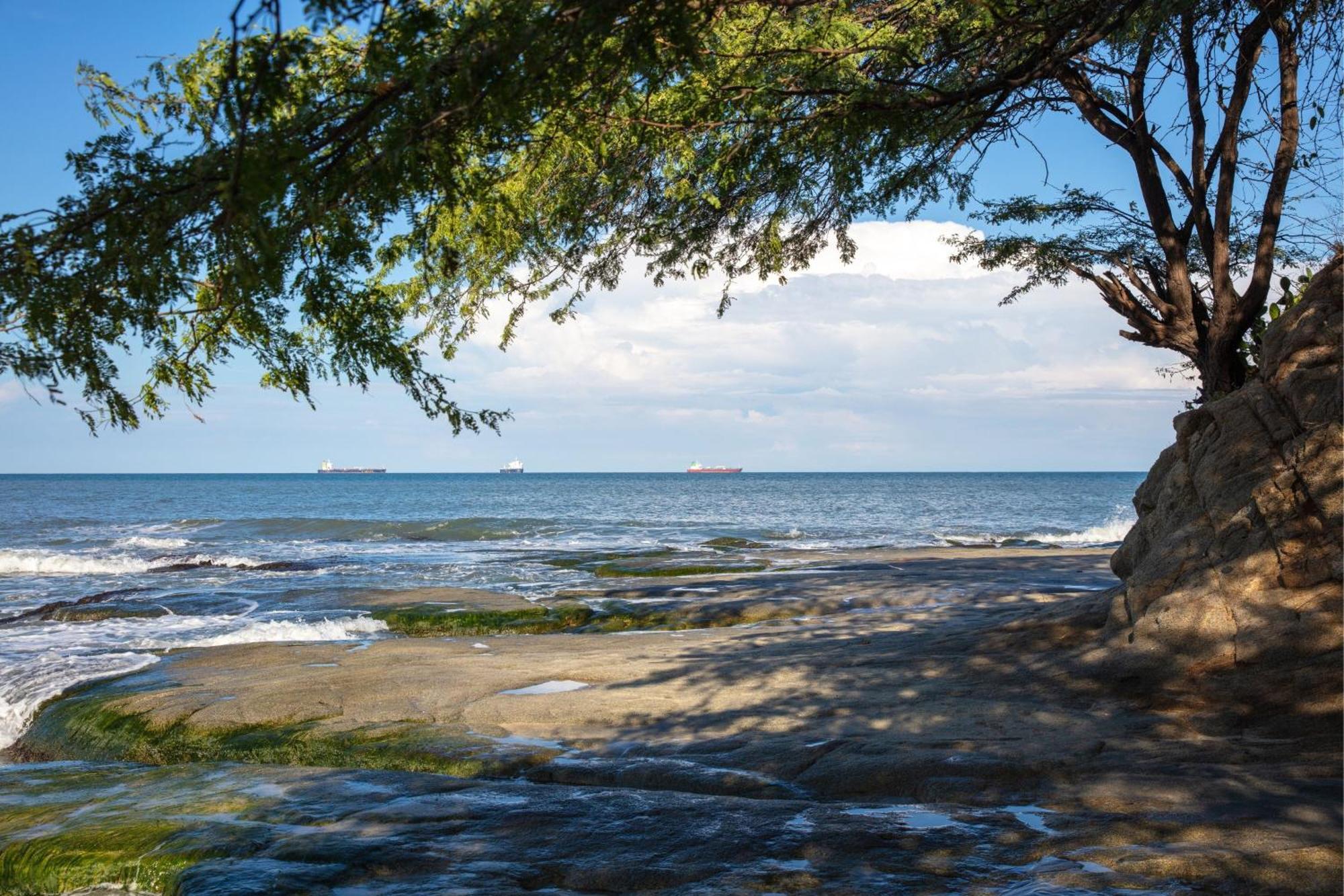 睡眠海滩圣玛尔塔万豪度假村 外观 照片 View of Lake Michigan from the shore of Indiana Dunes National Park