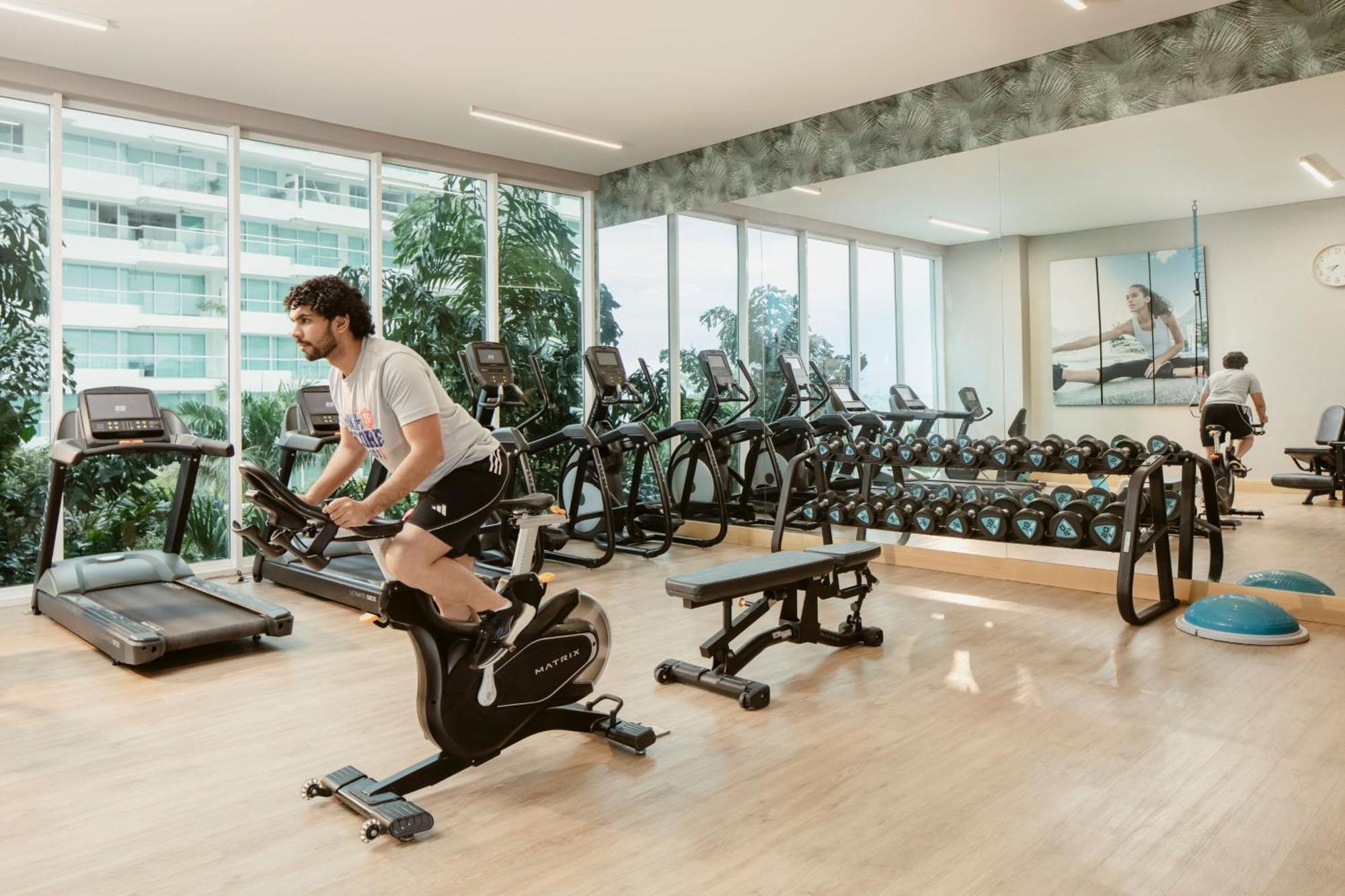 睡眠海滩圣玛尔塔万豪度假村 外观 照片 The gym at the hotel