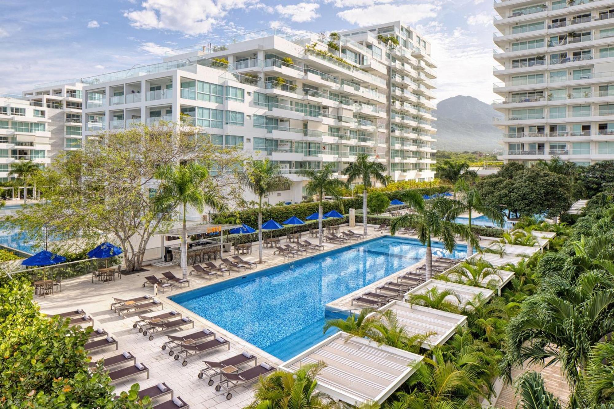 睡眠海滩圣玛尔塔万豪度假村 外观 照片 The swimming pool at the hotel