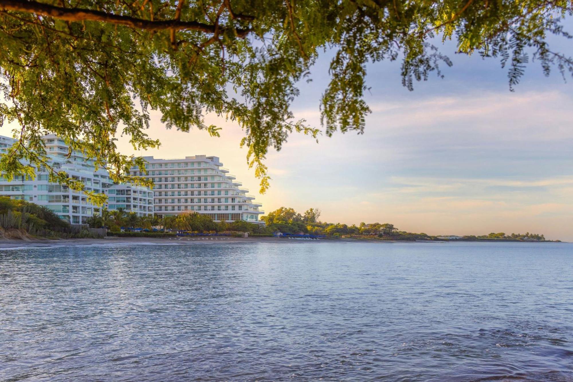 睡眠海滩圣玛尔塔万豪度假村 外观 照片 The hotel from the lake