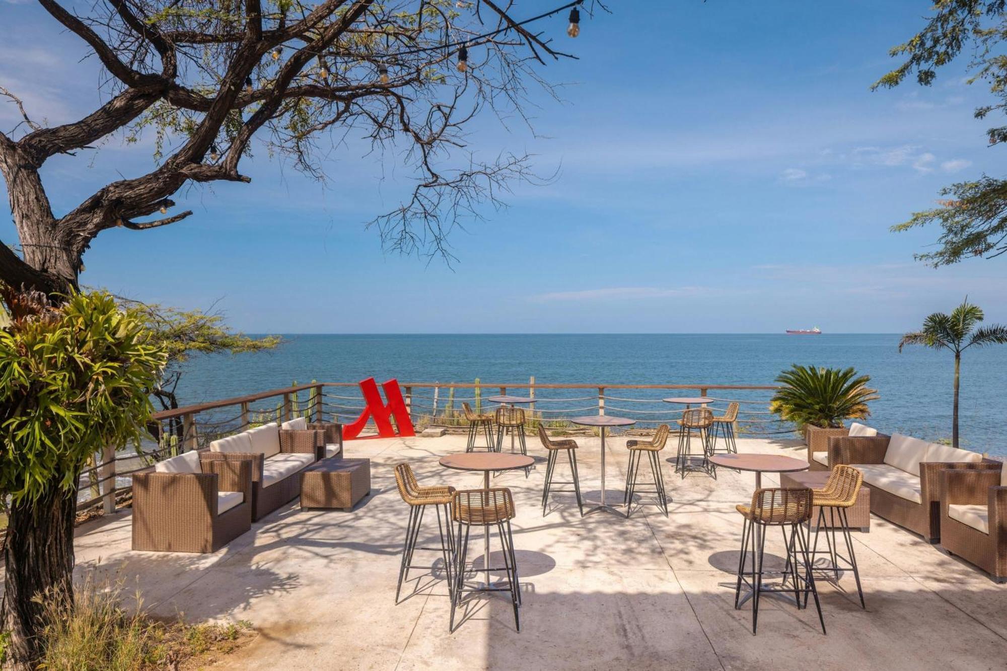 睡眠海滩圣玛尔塔万豪度假村 外观 照片 Beachfront lounge at W Retreats & Spa, Maldives
